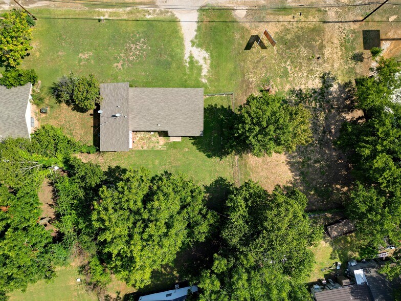 More Photos Of 321 W Highway 199, Springtown Office For Sale