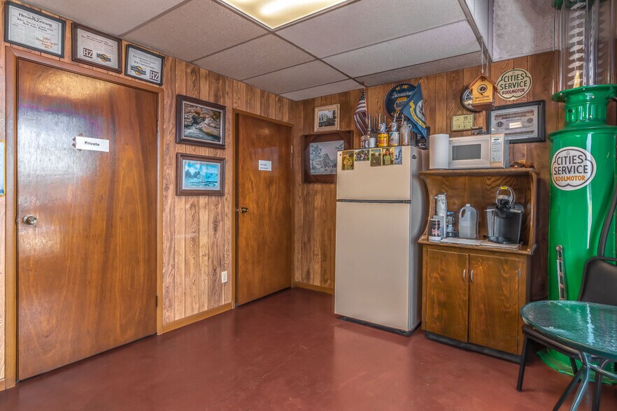 More Photos Of 211 N Business Ih 35, New Braunfels Flex For Sale