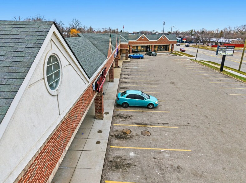 More Photos Of 1052-1072 W Huron St, Waterford Freestanding For Lease