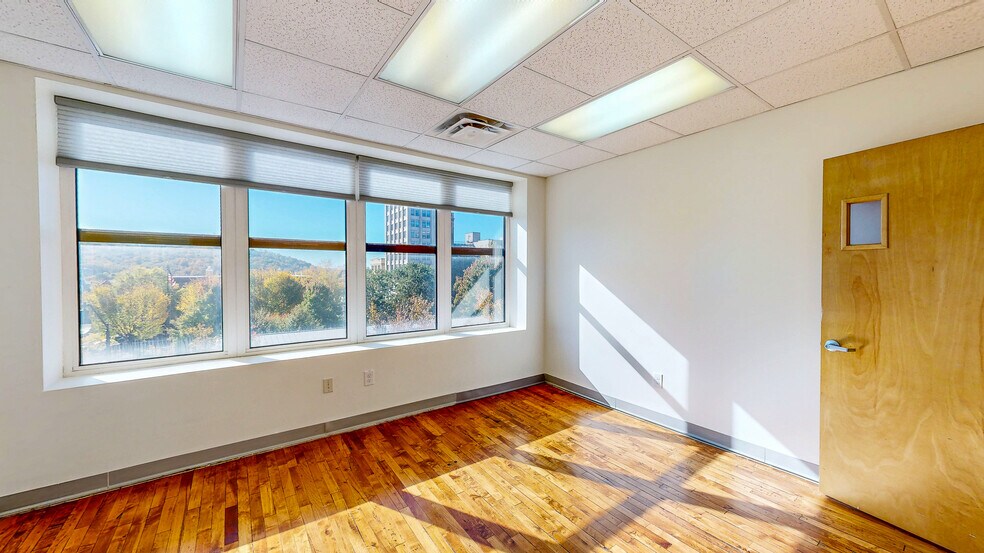 More Photos Of 124 College St, Asheville Office Residential For Sale