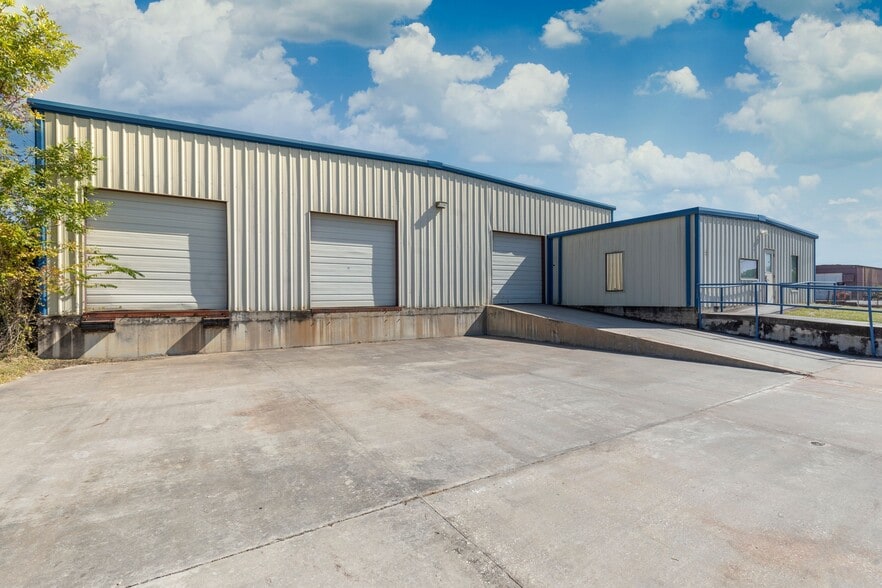 More Photos Of 2624 Wilson Rd, Humble Warehouse For Lease