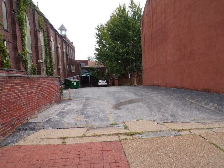 More Photos Of 1808 S 9th St, Saint Louis Freestanding For Sale