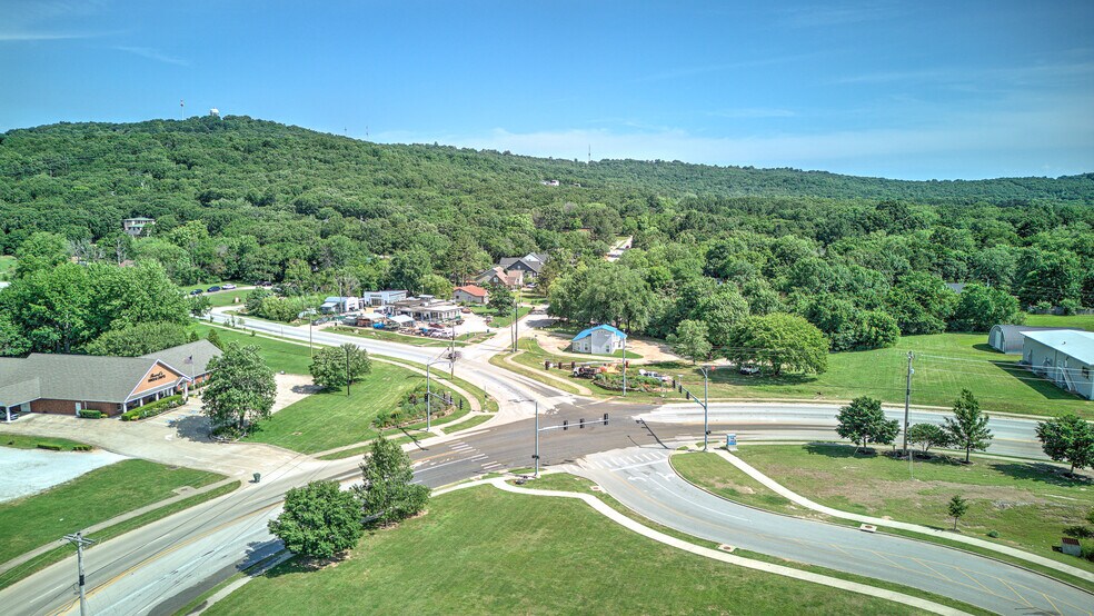More Photos Of 778 S Happy Hollow Rd, Fayetteville Freestanding For Sale