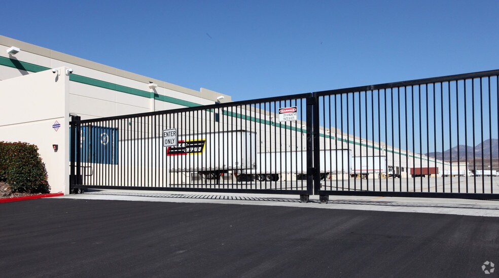 More Photos Of 2510-2580 W Walnut Ave, Rialto Distribution For Lease
