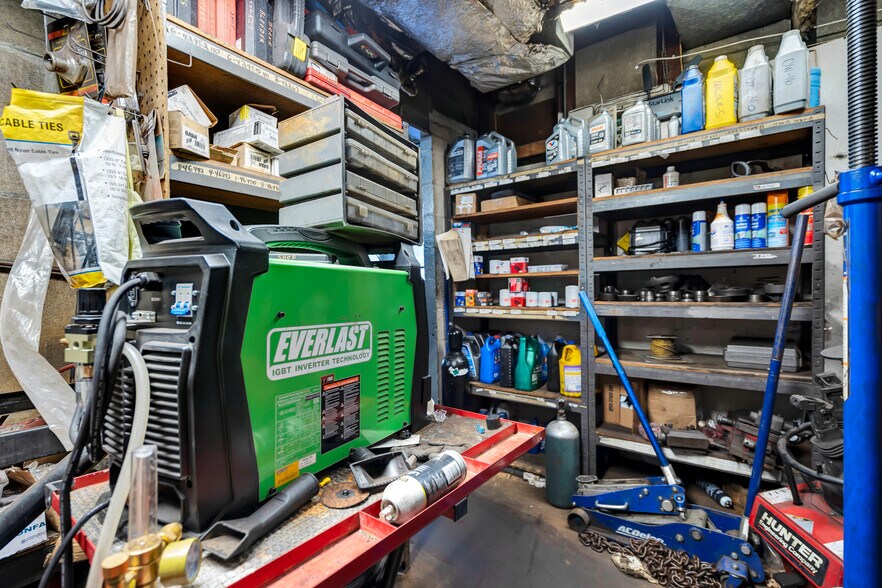 More Photos Of 3166 Ashby Rd, Saint Ann Auto Repair For Sale