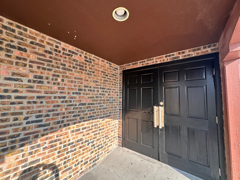 More Photos Of 8350 S 88th Ave, Justice Restaurant For Sale