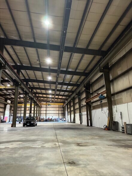 More Photos Of 185 Lafayette Rd, North Hampton Warehouse For Lease