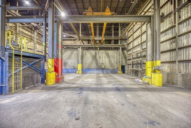 More Photos Of 134 Waupaca Dr, Etowah Manufacturing For Sale