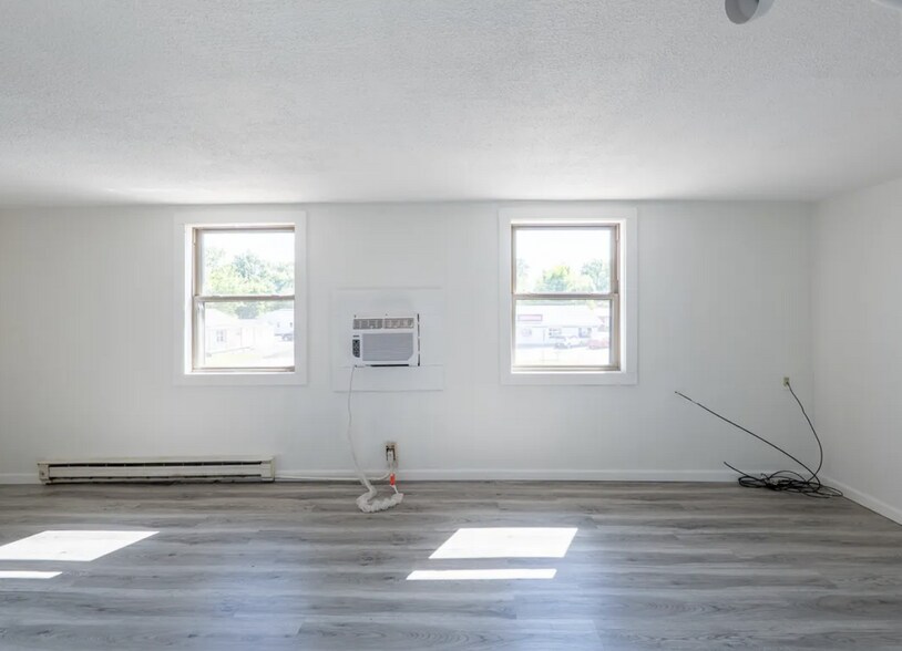 More Photos Of 1201 S Park Ave, Herrin Office For Sale