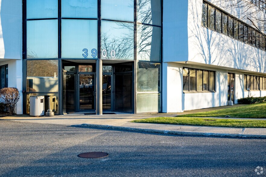 More Photos Of 3900 Veterans Memorial Hwy, Bohemia Office For Lease