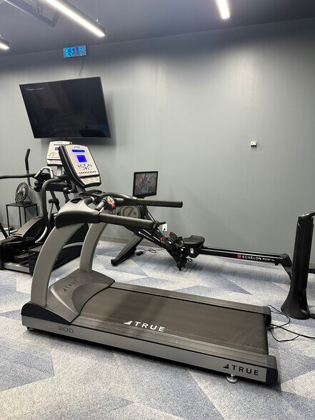 More Photos Of 1041-1049 S Woods Mill Rd, Chesterfield Storefront Retail Office For Lease