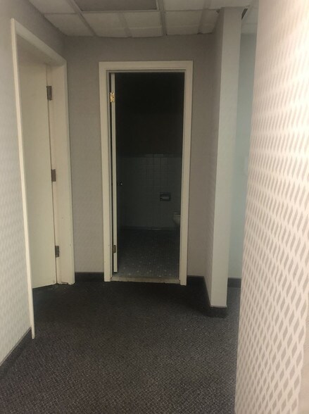 More Photos Of 31040-31046 Utica Rd, Fraser Office Residential For Lease