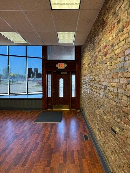 More Photos Of 700 S Main St, Elkhart Storefront Retail Residential For Lease