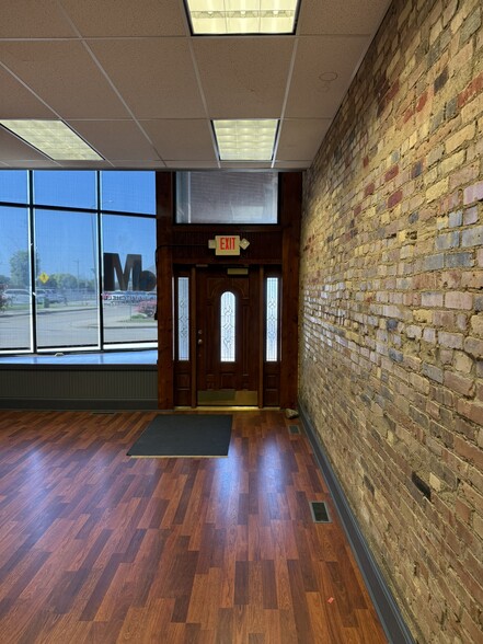 More Photos Of 700 S Main St, Elkhart Storefront Retail Residential For Lease