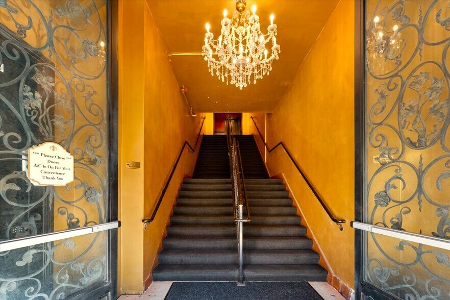 More Photos Of 917 Whittier Blvd, Montebello Storefront For Sale