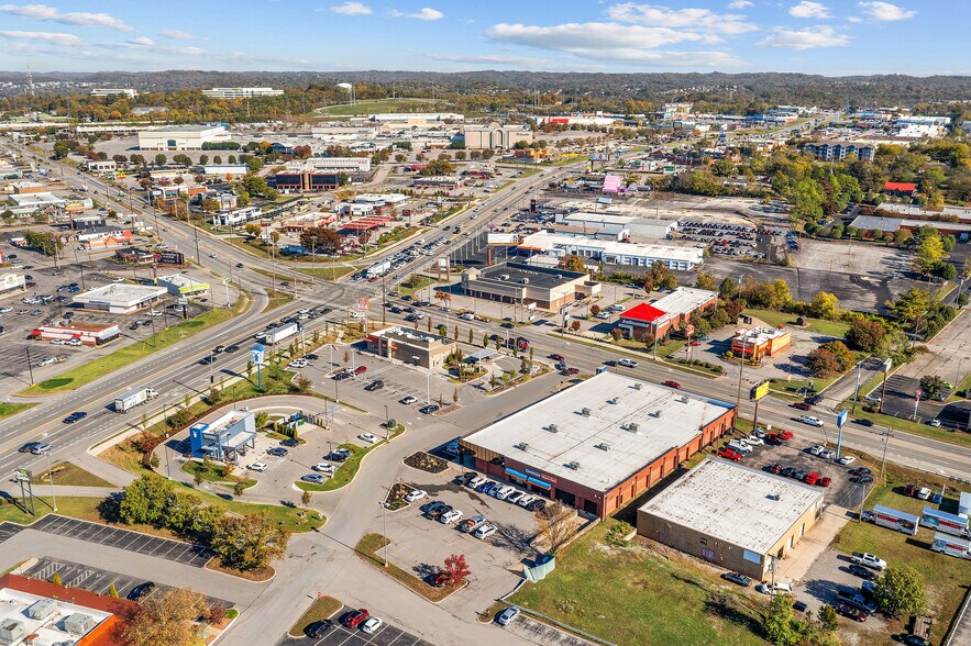 More Photos Of 1717-1719 Gallatin Rd, Madison Freestanding For Lease