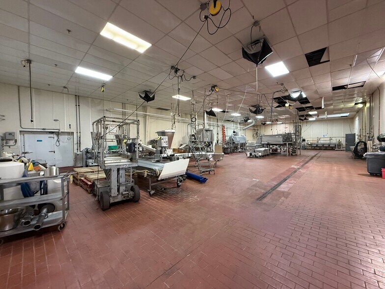 More Photos Of 960 Creek Rd, Bellmawr Food Processing For Lease