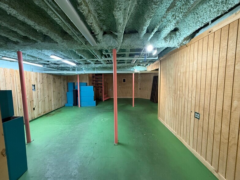 More Photos Of 133 Mason St, Saugatuck General Retail For Sale