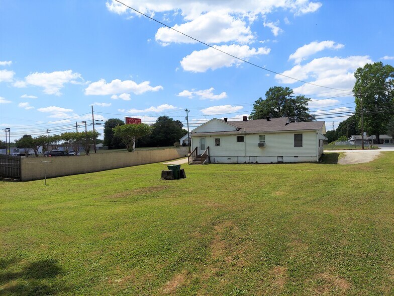 More Photos Of 5084 S Main St, Cowpens Land For Sale