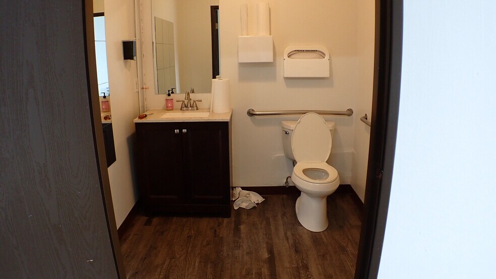 More Photos Of 815-825 Western Ave, Glendale Warehouse For Lease