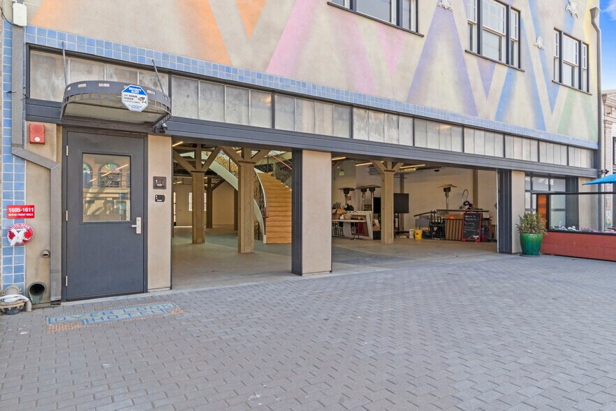 More Photos Of 1605 Ocean Front Walk, Santa Monica Storefront For Lease