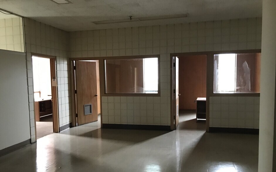 More Photos Of 315 W Mill St, Beaver Dam Manufacturing For Lease