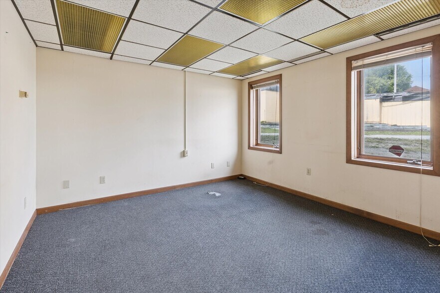 More Photos Of 211 Lee St, Saginaw Manufacturing For Sale