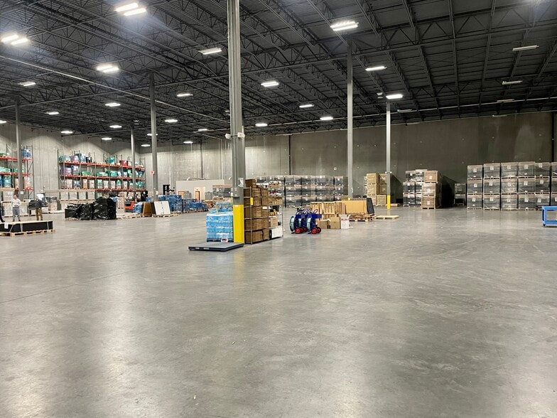 More Photos Of 600 West St, Mansfield Warehouse For Lease