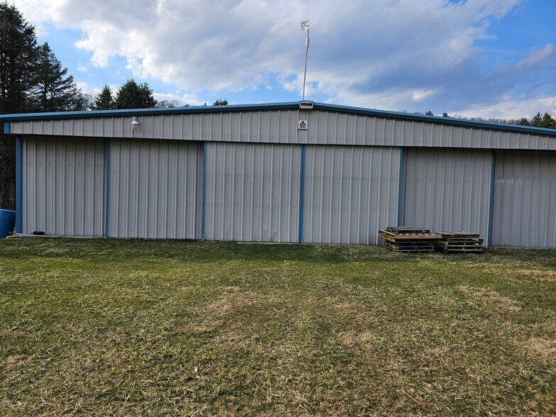 More Photos Of 351 Lower Cherry Valley Rd, Saylorsburg Airplane Hangar For Lease