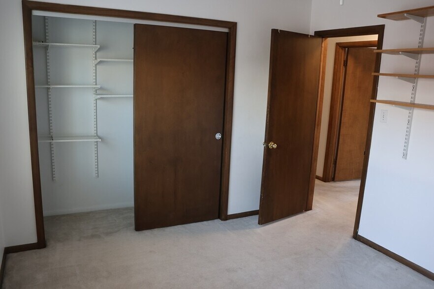 More Photos Of 1727 Howard St, Evanston Freestanding For Sale