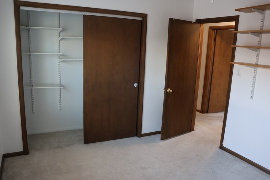 More Photos Of 1727 Howard St, Evanston Freestanding For Sale