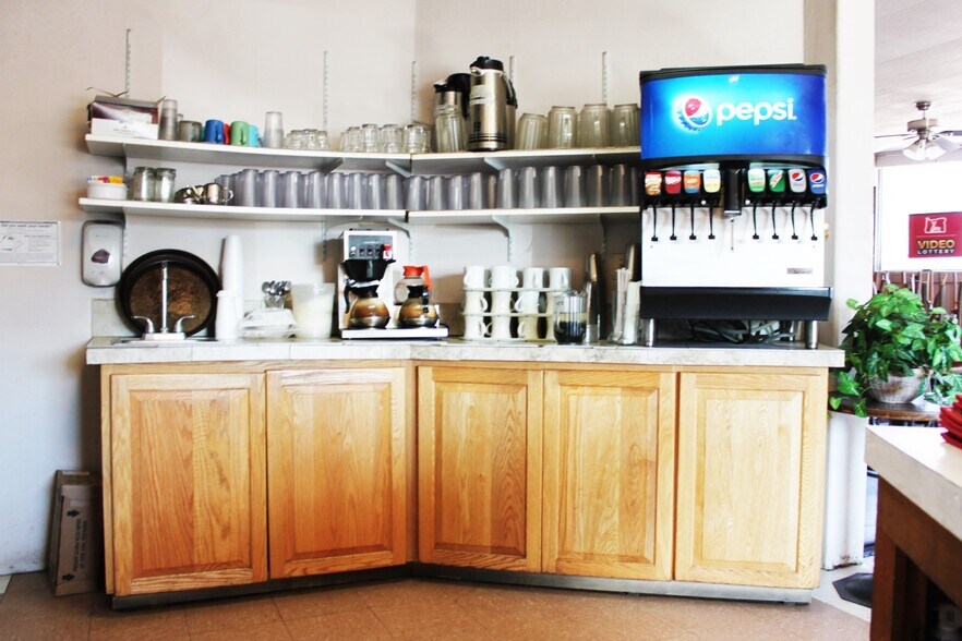 More Photos Of 105 N Main St, Halfway Restaurant For Sale