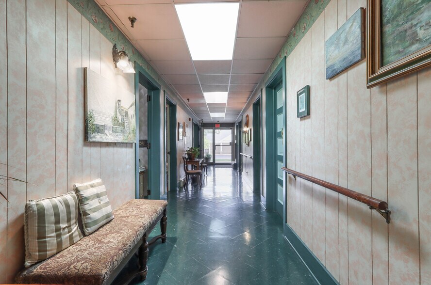 More Photos Of 109 W Lake St, Waupaca Healthcare For Sale