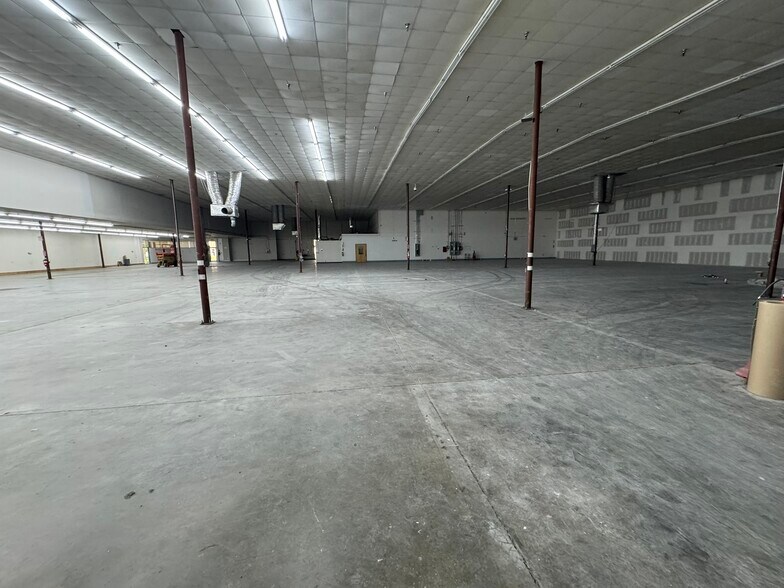 More Photos Of 889 Seahawk Cir, Virginia Beach Manufacturing For Lease