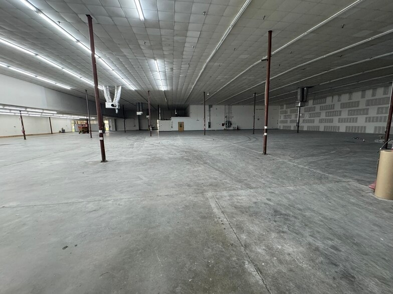 More Photos Of 889 Seahawk Cir, Virginia Beach Manufacturing For Lease