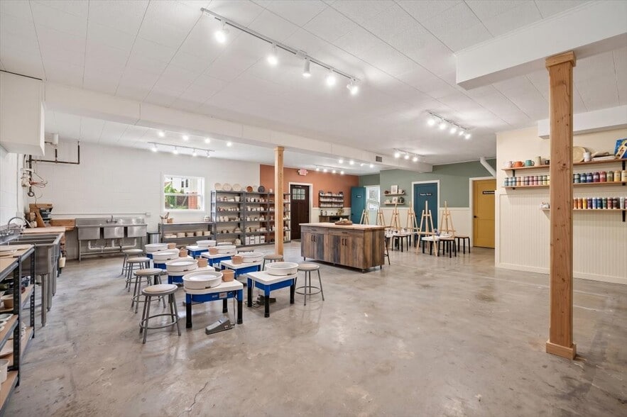 More Photos Of 79 Jones St, Jasper Warehouse For Sale