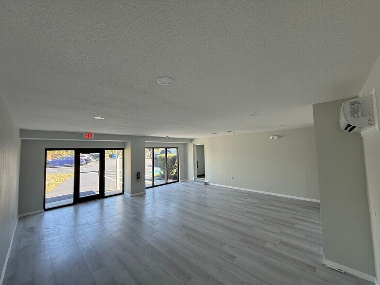 More Photos Of 13939 Lakeshore Blvd, Hudson Medical For Lease