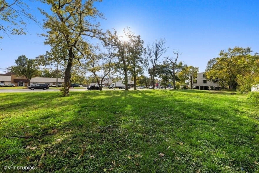 More Photos Of 295 N Shady Ln, Elmhurst Land For Lease