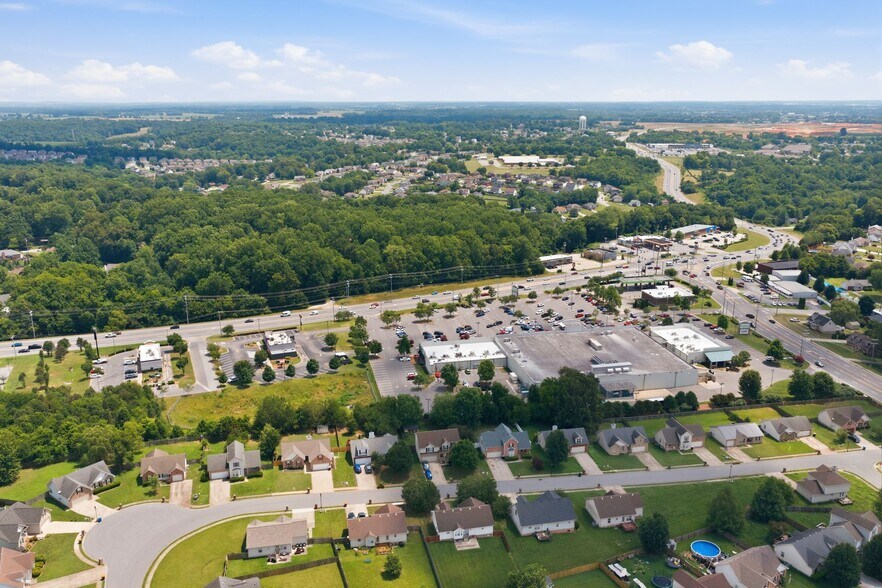More Photos Of 1469 Tiny Town Rd, Clarksville Freestanding For Lease