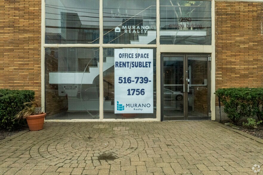 More Photos Of 220 Old Country Rd, Mineola Office For Lease