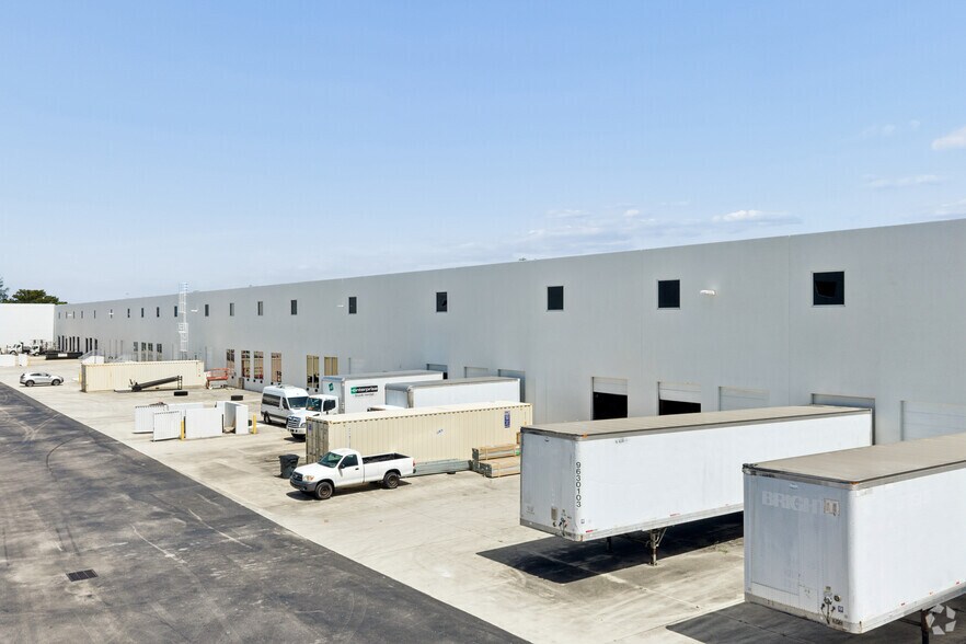 More Photos Of 600 Hillsboro Technology Dr, Deerfield Beach Warehouse For Lease