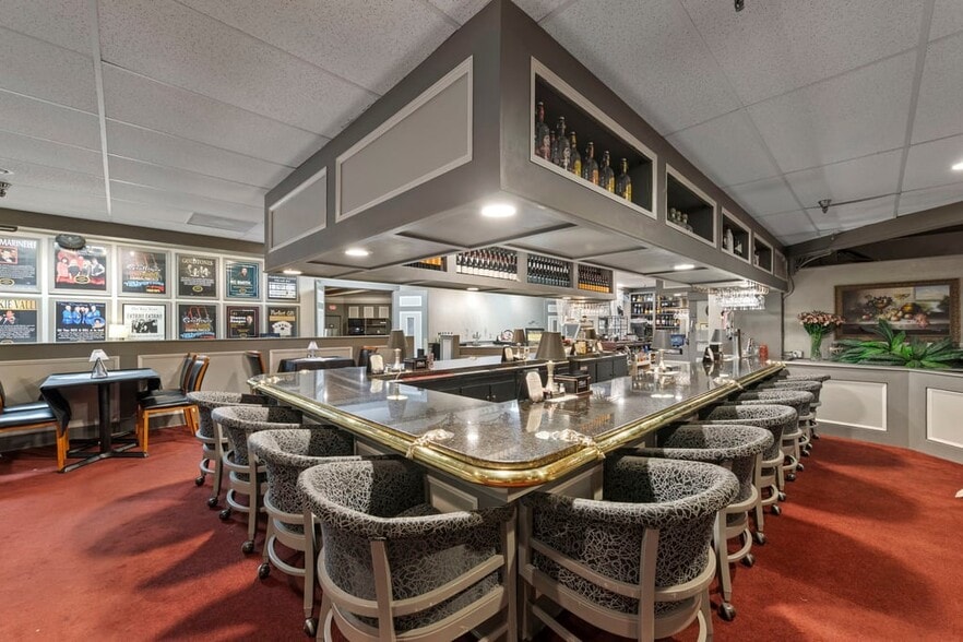 More Photos Of 4725 Vincennes Blvd, Cape Coral Restaurant For Sale