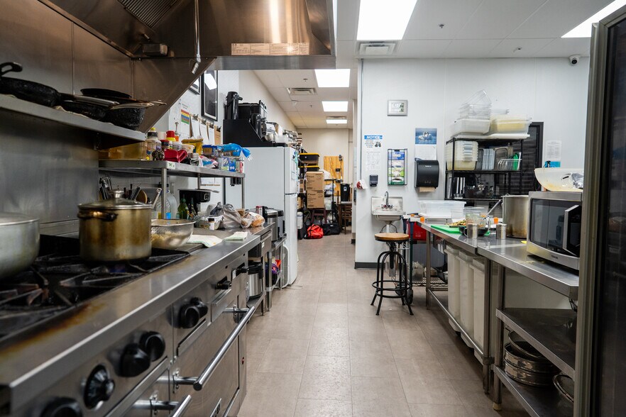 More Photos Of 250 N Red Cliffs Dr, Saint George Storefront For Lease