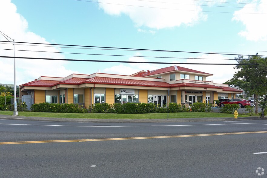 More Photos Of 2300 N King St, Honolulu Office For Lease
