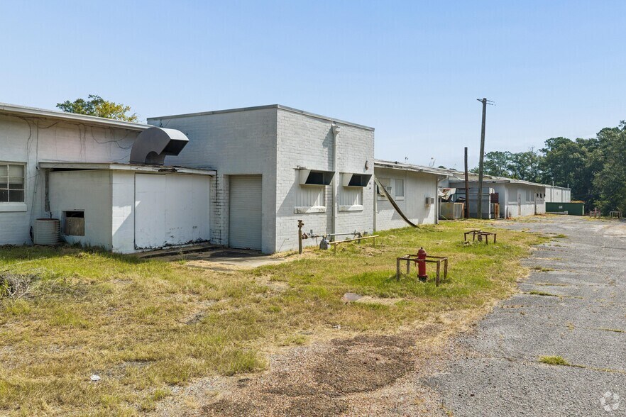 More Photos Of 300 N Newton Ave, Newton Manufacturing For Sale