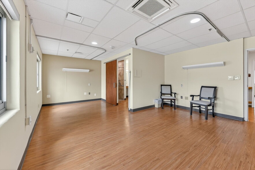 More Photos Of 106 Hospital Dr, Smithville Assisted Living For Sale