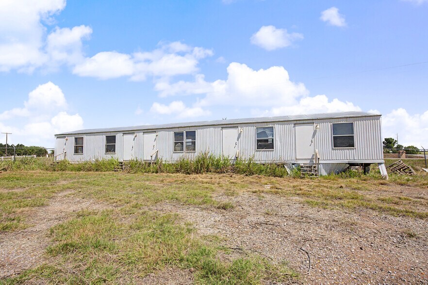 More Photos Of 14165 W Cooksey Rd, Crescent Industrial For Sale