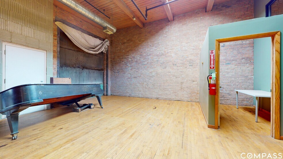More Photos Of 2241 S Wabash Ave, Chicago Loft Creative Space For Sale