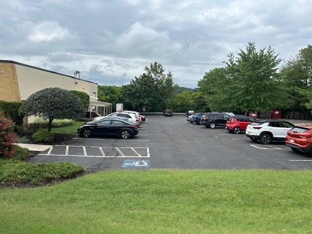 More Photos Of 470 Maryland Dr, Fort Washington Light Distribution For Lease