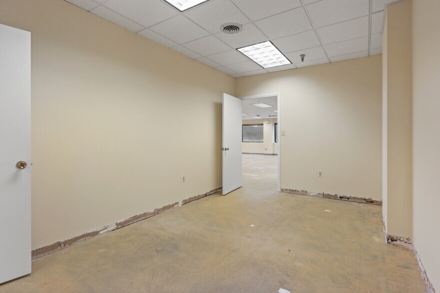 More Photos Of 339 Buschs Frontage Rd, Annapolis Medical For Lease